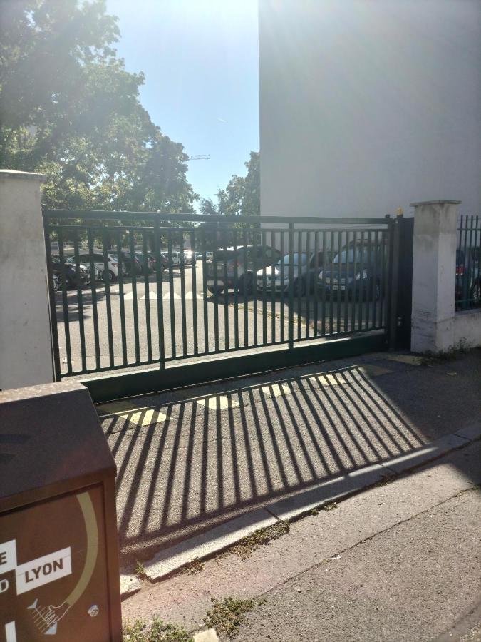 Joli Appartement Proche Metro Lione Esterno foto