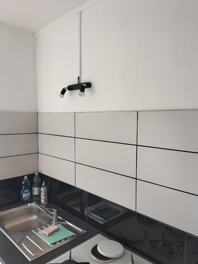Joli Appartement Proche Metro Lione Esterno foto